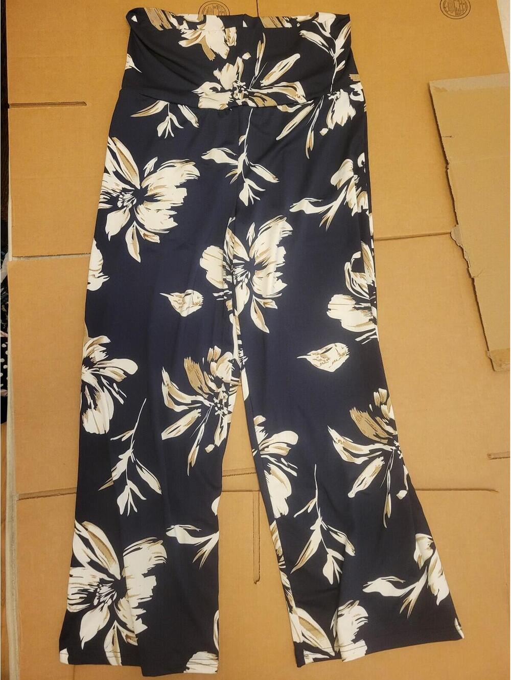 White Mark navy blue floral print palazzo pants featuring a wide-leg design. XL